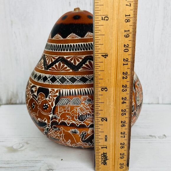 Peruvian Hand Carved Hollow Gourd Fold Art Decorative Scene Signed P. Osores - Picture 11 of 12
